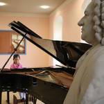 Oktober: 8. Nationaler Bach-Wettbewerb für junge Pianisten in Köthen.