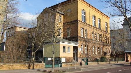 Ausweichstätte für den Stadtrat - Die Kastanienschule.