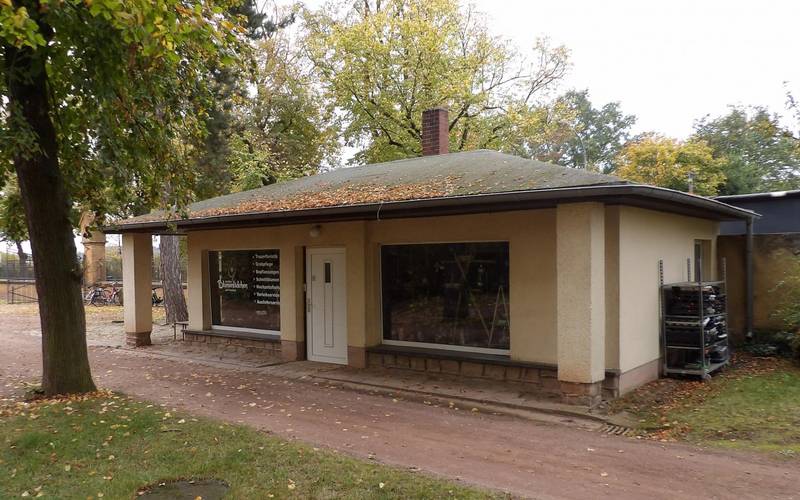 Blumenpavillon auf dem Friedhof