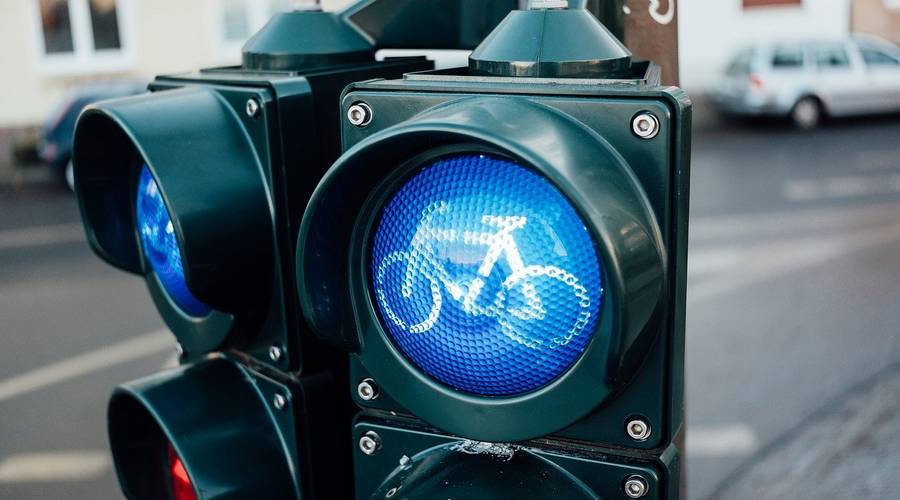 bicycle-traffic-light-9432977_1280.jpg