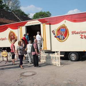 Die kleinen Besucher der Landpartie kamen beim Marionettentheater voll auf ihre Kosten.