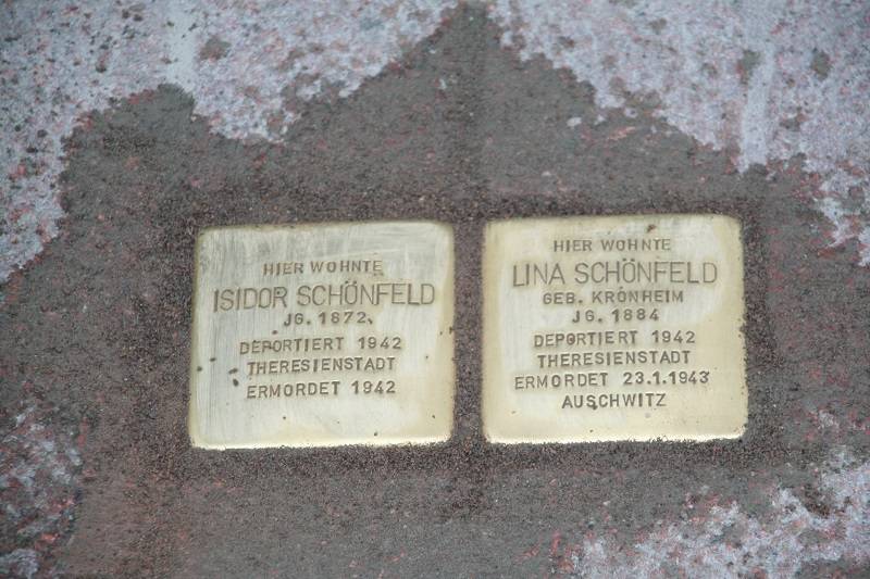 Stolpersteine für Isidor Schönfeld und seine Frau Lina.